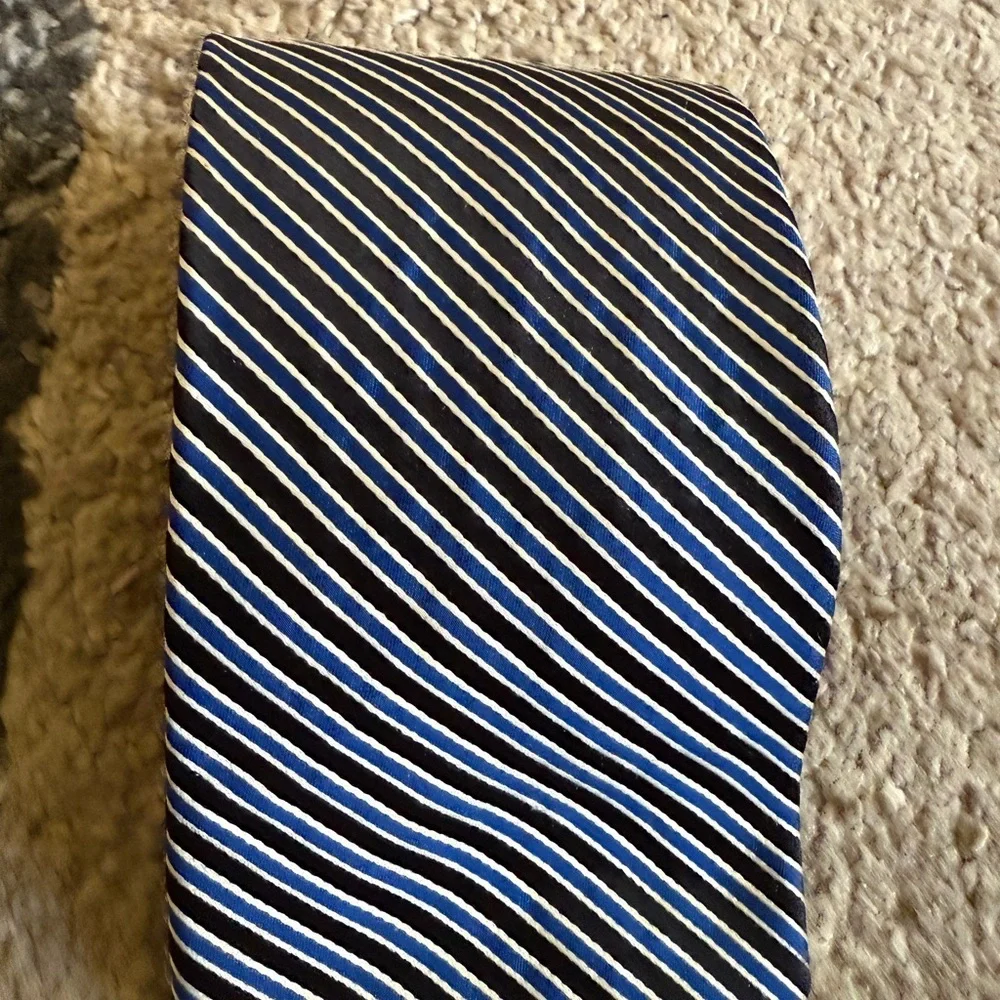 Ashford & Brooks Elegant Navy and White Striped Tie